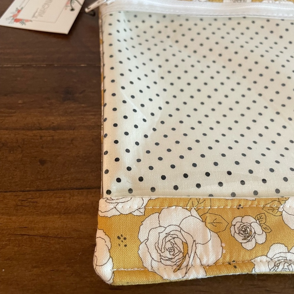 Tech Pouch ✏️ - Picture 3 of 10